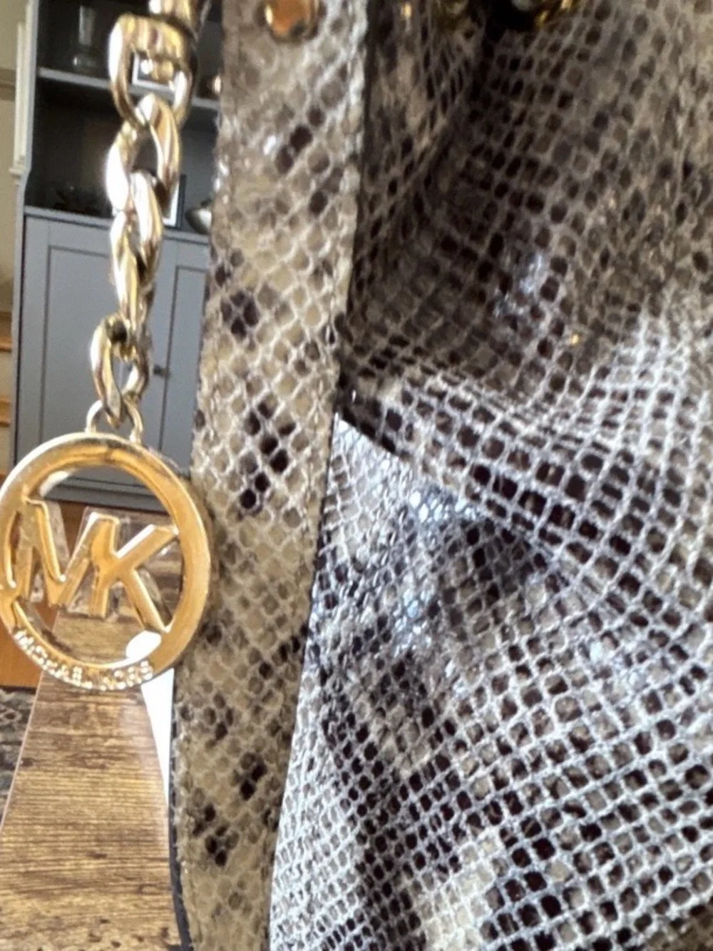 Michael Kors Beige/Black Snake Print Embossed Shoulder Bag Gold Chain - Picture 5 of 7